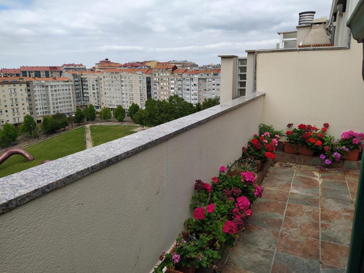 Apartamento Duplex amplio,parking WiFi, 2 terrazas, bien conectado con playas, zona segura Vigo Exterior foto