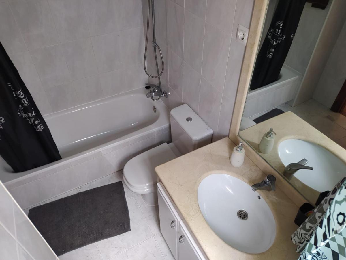 Apartamento Duplex amplio,parking WiFi, 2 terrazas, bien conectado con playas, zona segura Vigo Exterior foto